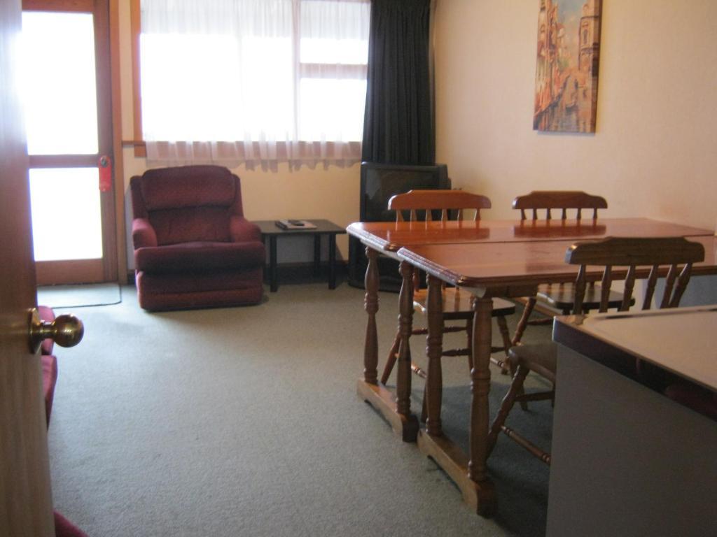 Blue Dolphin Motel 3*