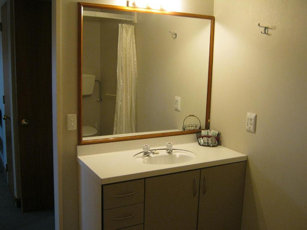 Blue Dolphin 3* Timaru