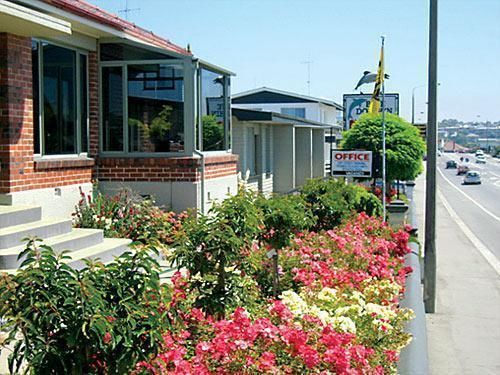 Blue Dolphin Motel 3*