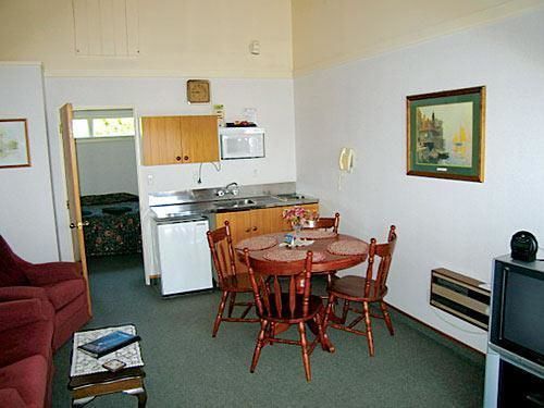 Blue Dolphin 3* Timaru